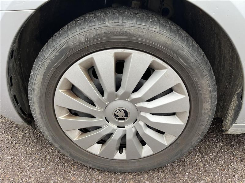 Škoda Octavia 1,6 TDi KLIMA TAŽNÉ SERVIS - fotka 34 z 34
