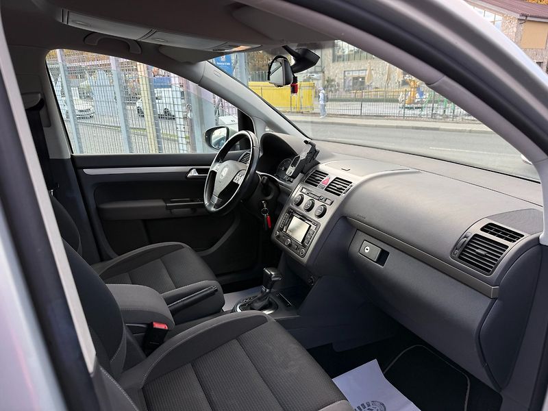 Volkswagen Touran (2009) 1.9TDI 77kW *Tažné*ALU*Servis* - fotka 16 z 21