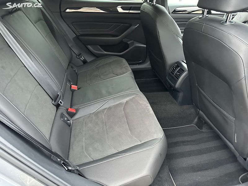 Volkswagen Arteon 2,0 TSI 206 KW R Line kam.360 - fotka 17 z 24