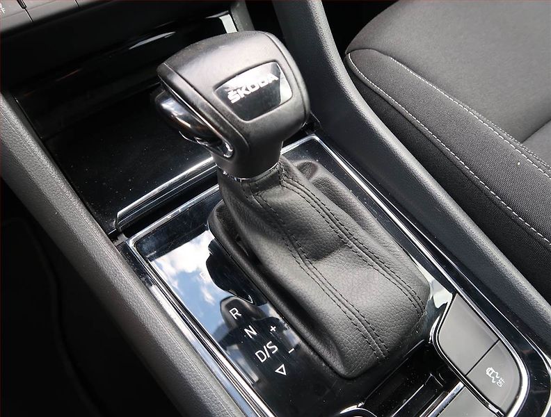 Škoda Karoq (2023) Ambition 2.0 TDI - fotka 13 z 24