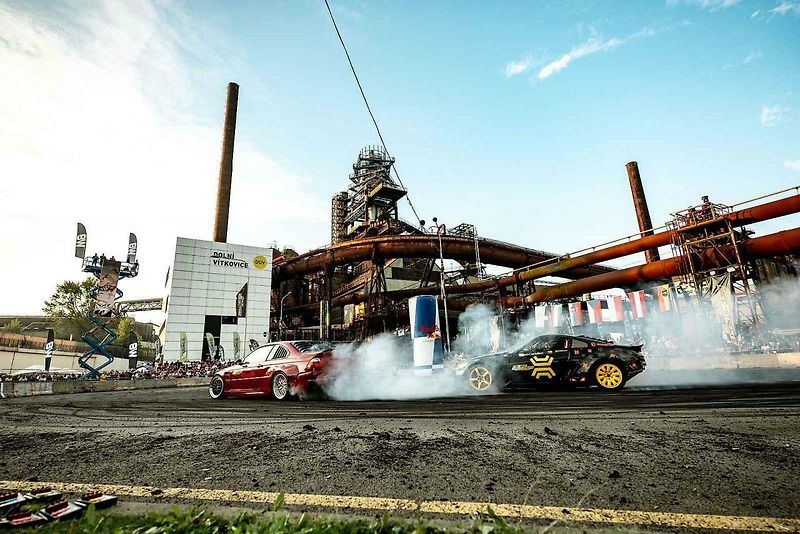 Finále Race The Streets, mezinárodního šampionátu v driftech v Dolní oblasti Vítkovic. 9. srpna 2025 v Ostravě.