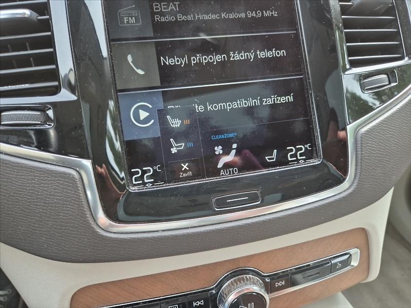 Volvo XC90 2,0 T6 AWD Inscription Auto - fotka 17 z 19