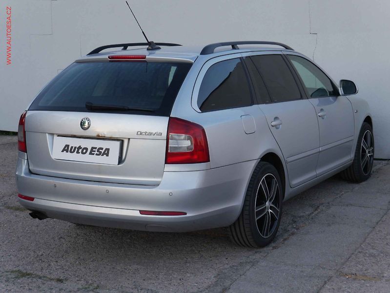 Škoda Octavia (2010) 2.0TDi 4x4, Navi, xenon - fotka 6 z 21