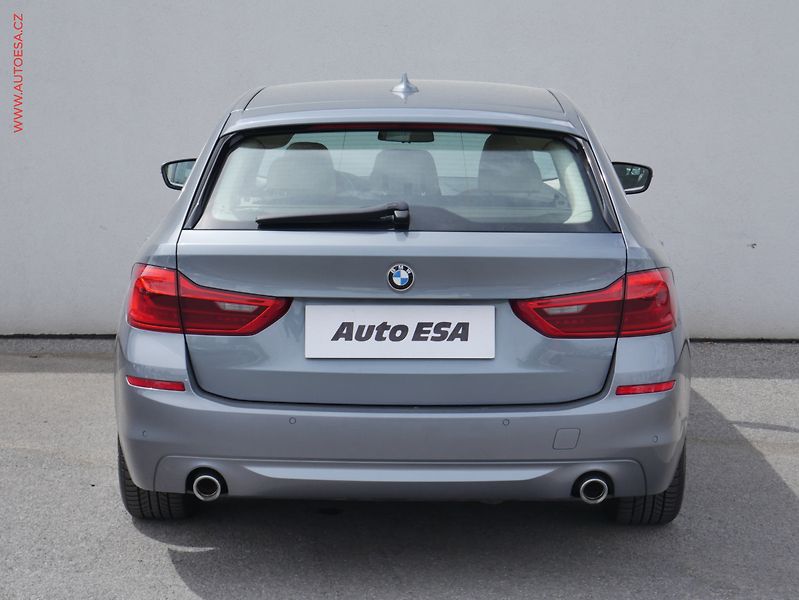 BMW Řada 5 (2018) 2.0D 520d, AT, LED, navi - fotka 5 z 25