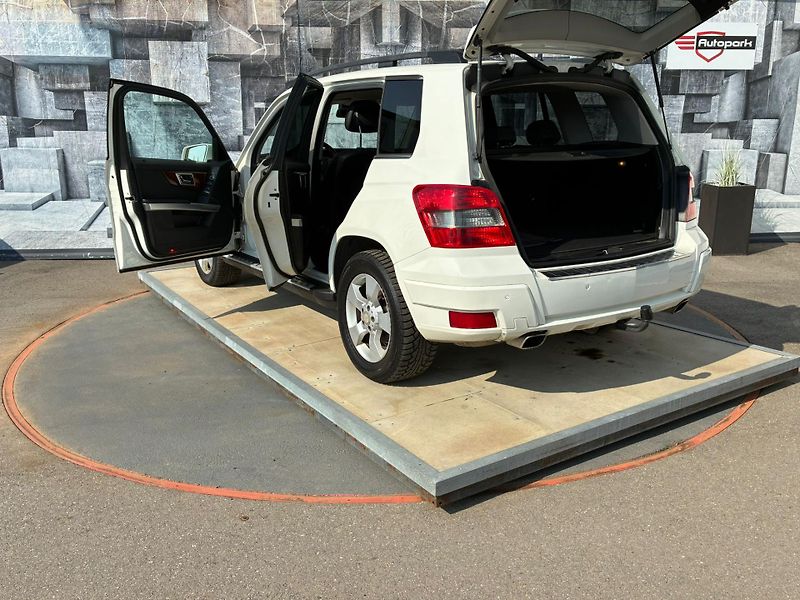 Mercedes-Benz GLK (2009) 220CDi, 125KW, 4x4 - fotka 9 z 23