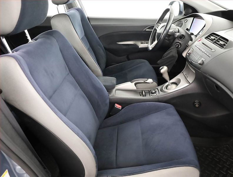 Honda Civic (2008) 1.8 i, po STK, pěkný stav - fotka 7 z 18