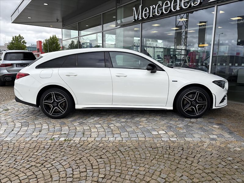 Mercedes-Benz CLA 250e Shooting Brake*AMG - fotka 24 z 28