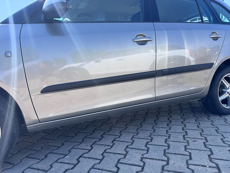Škoda Fabia (2010) 1,2 TSI 63 KW STK - fotka 18 z 50