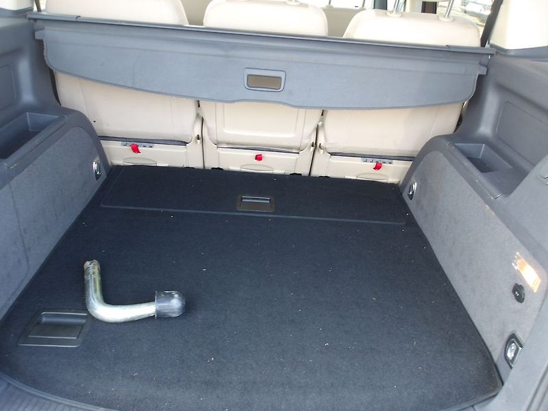 Volkswagen Touran 2,0TDi 103kW PANORAMA ! - fotka 22 z 33