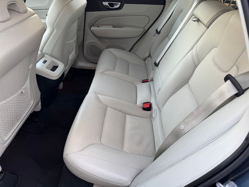 Volvo XC60 PLUS B4 AWD, POLESTAR, TZ - fotka 13 z 26