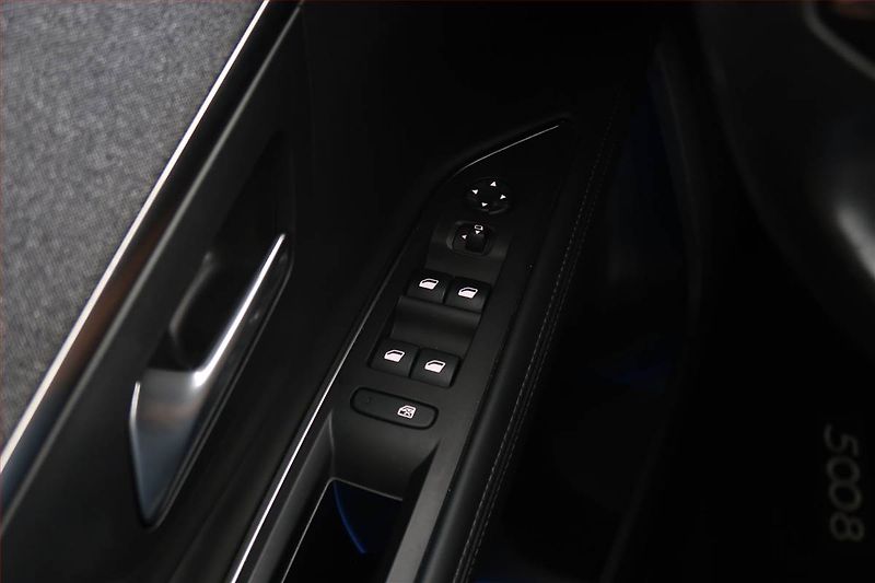 Peugeot 5008 (2017) PureTech 130, Automat, 7 míst - fotka 20 z 21