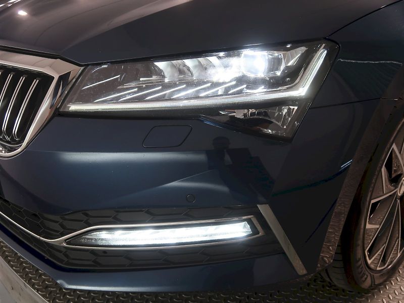 Škoda Superb (2022) LAURIN&KLEMENT 2.0TSI 140KW DS - fotka 10 z 49