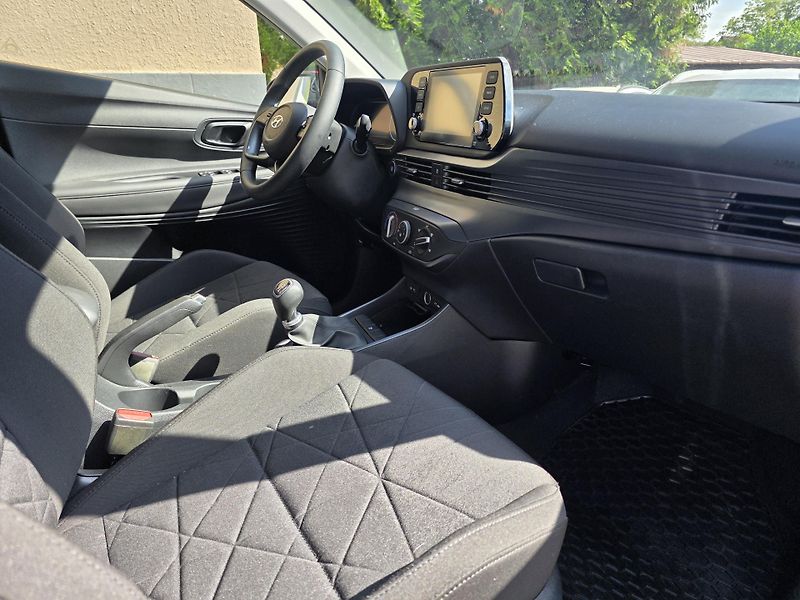 Hyundai Bayon 1.2-ZÁRUKA-KAMERA-SMART - fotka 16 z 19