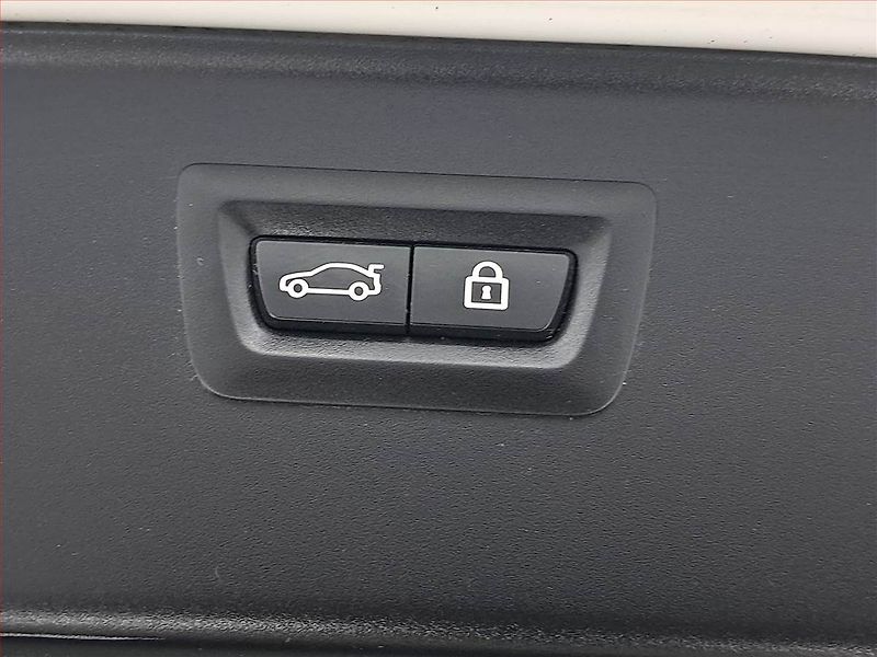 BMW Řada 5 (2013) 530d xDrive, 4X4, Automat - fotka 29 z 30