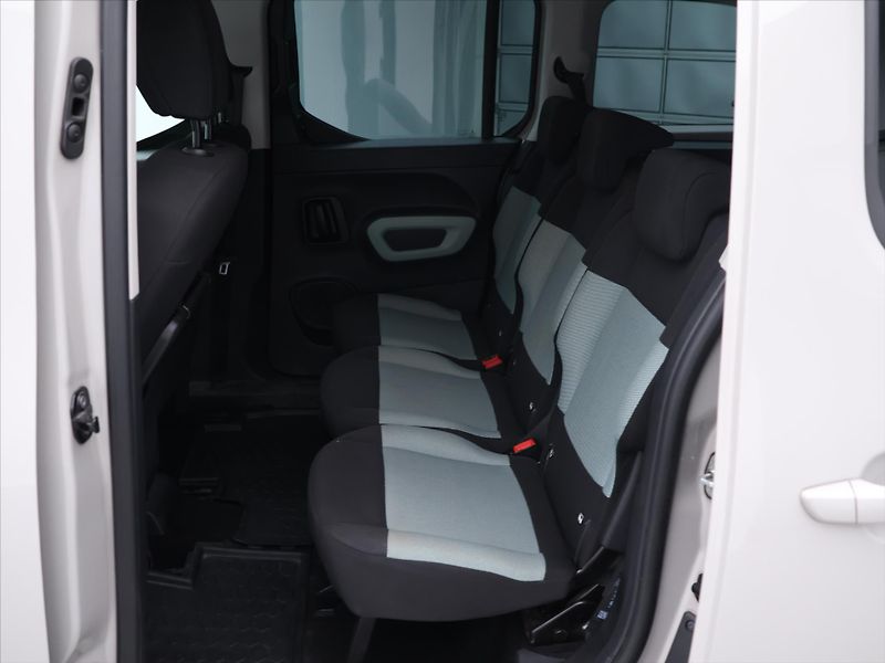 Citroën Berlingo 1,2 96kW Klima Feel XL CZ - fotka 15 z 28
