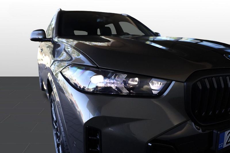 BMW X5 xDrive40i - fotka 25 z 32