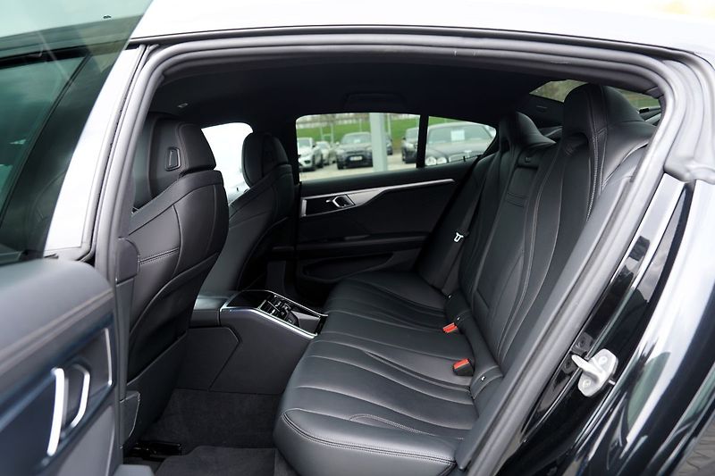 BMW Řada 8 840i Gran Coupe/Led/340 PS - fotka 29 z 49