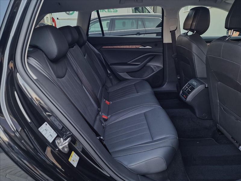 Škoda Superb 1.5 TSI DSG 110kW L&K Combi - fotka 15 z 50
