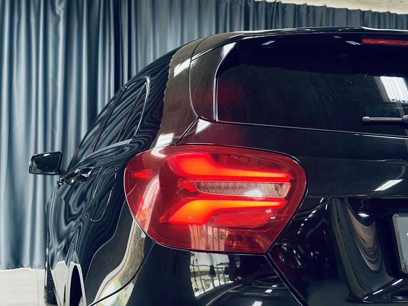 Mercedes-Benz Třídy A (2016) 180D*KAMERA*KEYLESS - fotka 8 z 39