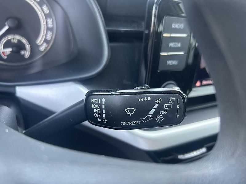 Škoda Scala 1.0TSI 85kW AMBITION - fotka 17 z 21