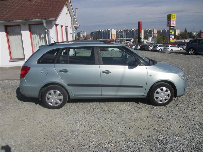 Škoda Fabia 1,4 i 16v, klimatizace, tažné, - fotka 4 z 17