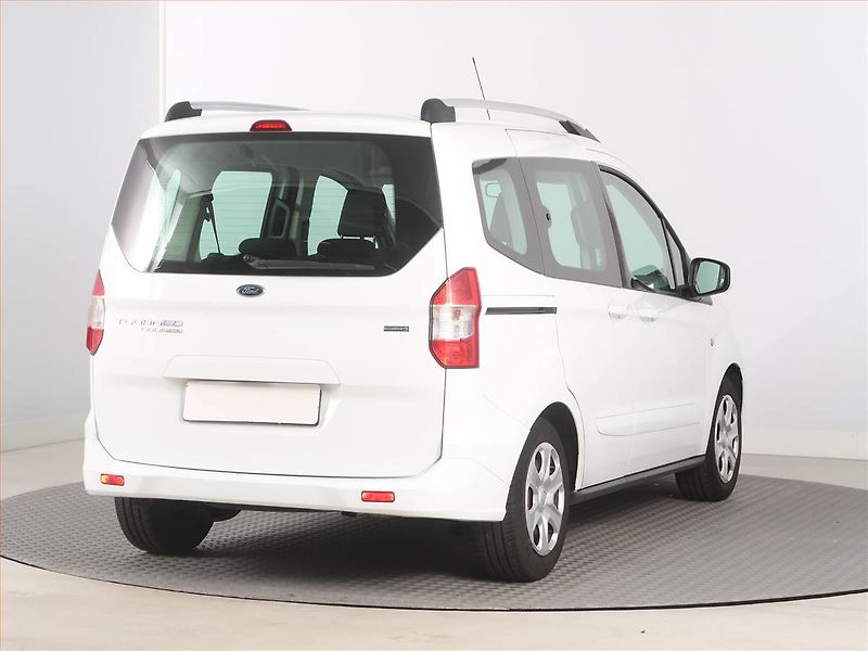 Ford Tourneo Courier (2017) 1.0 EcoBoost, 5Míst, ČR - fotka 5 z 16