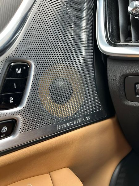 Volvo V90 2.0 D5 Cross Country AWD - fotka 9 z 18