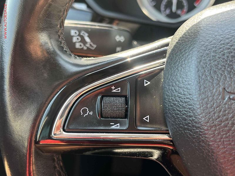 Škoda Superb (2018) 2.0 TDi, ČR, L&K, DSG, kůže - fotka 13 z 15
