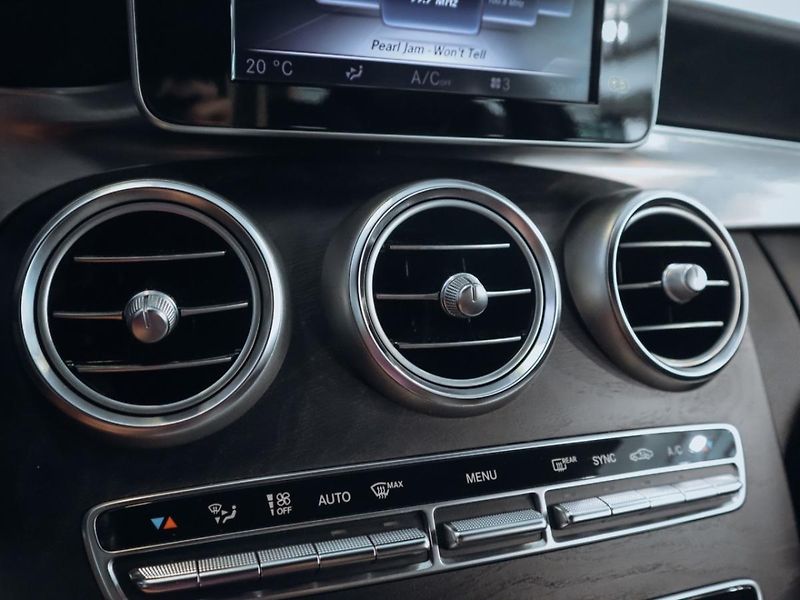 Mercedes-Benz Třídy C C 200 coupe AMG - fotka 21 z 31