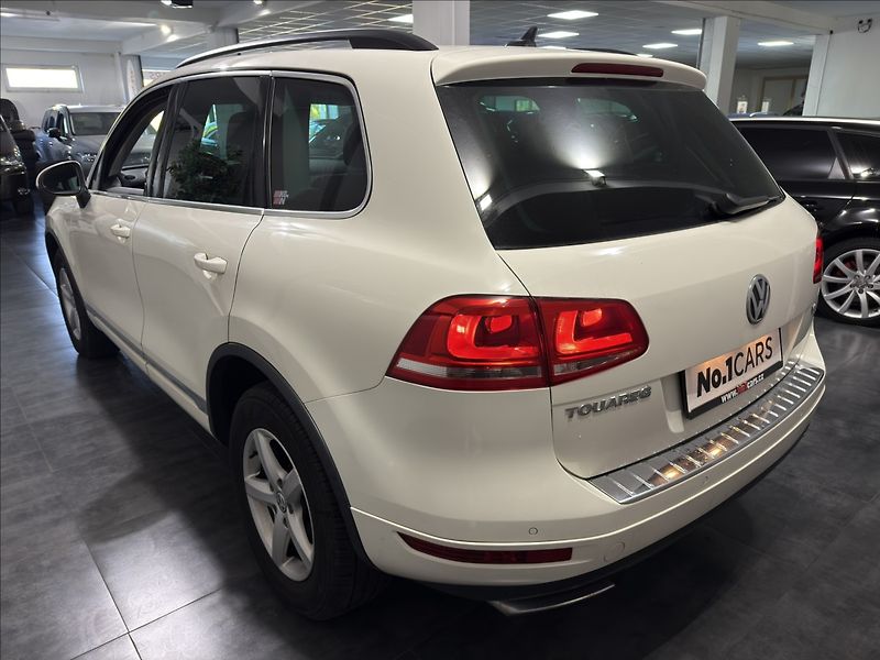 Volkswagen Touareg 3,0   TDI PO ROZVODECH ACC 360 - fotka 4 z 28