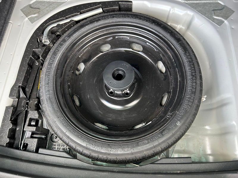 Škoda Karoq (2022) Style PLUS 1.5 TSI 110 kW - fotka 32 z 35