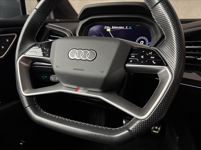 Audi Q4 e-tron 35 S-Line LED HUD Kamera - fotka 43 z 45