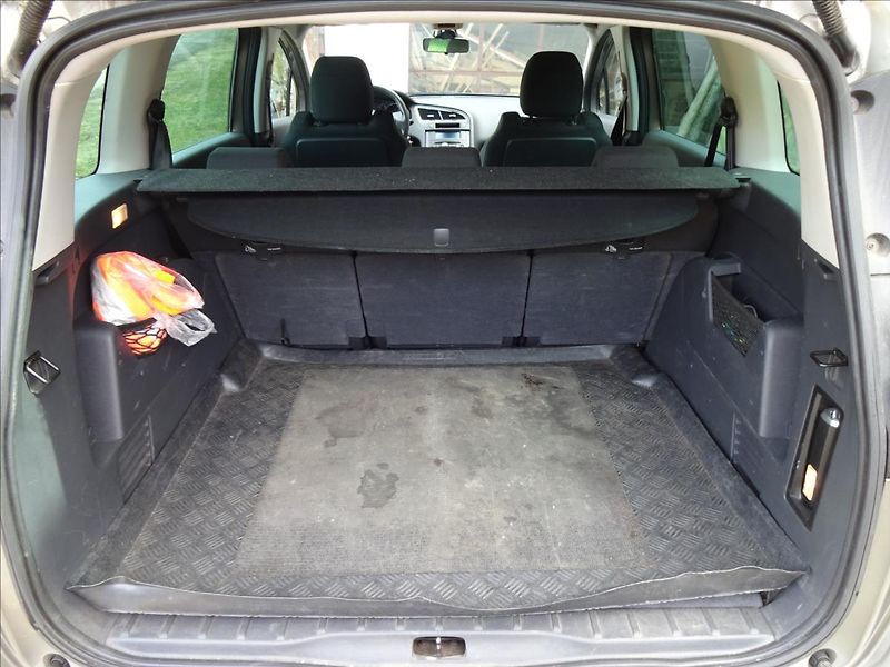 Peugeot 5008 1.6THP 115 kW - fotka 23 z 44