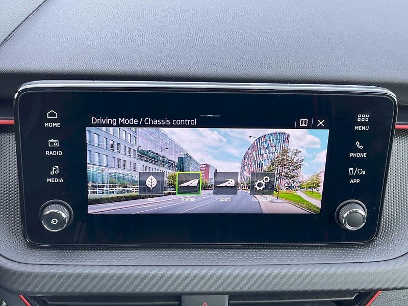 Škoda Kamiq (2026) 1.0 TSI 85 kW DSG Monte Carlo - fotka 17 z 34