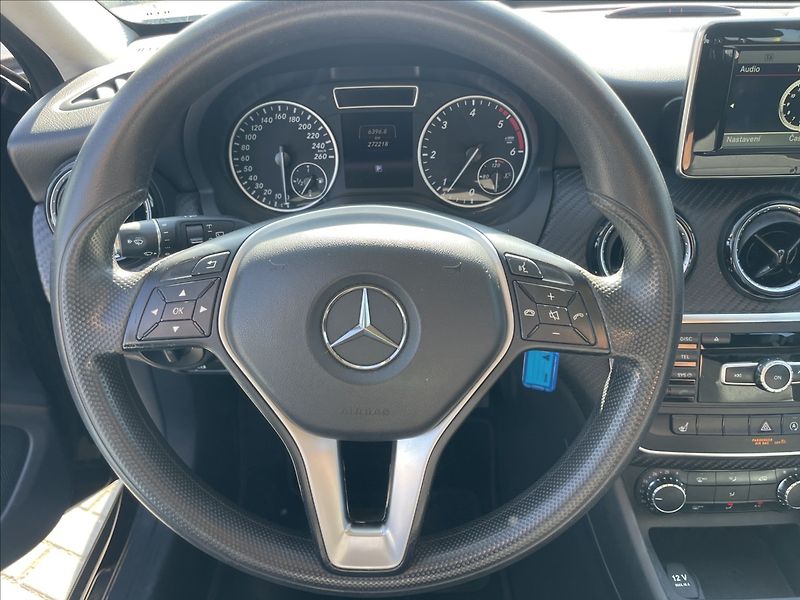 Mercedes-Benz GLA 2,2 CDi 100kw Panorama bez kor - fotka 14 z 36