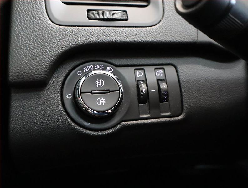 Opel Insignia (2015) 2.0 CDTI, Automat, Navi - fotka 18 z 26