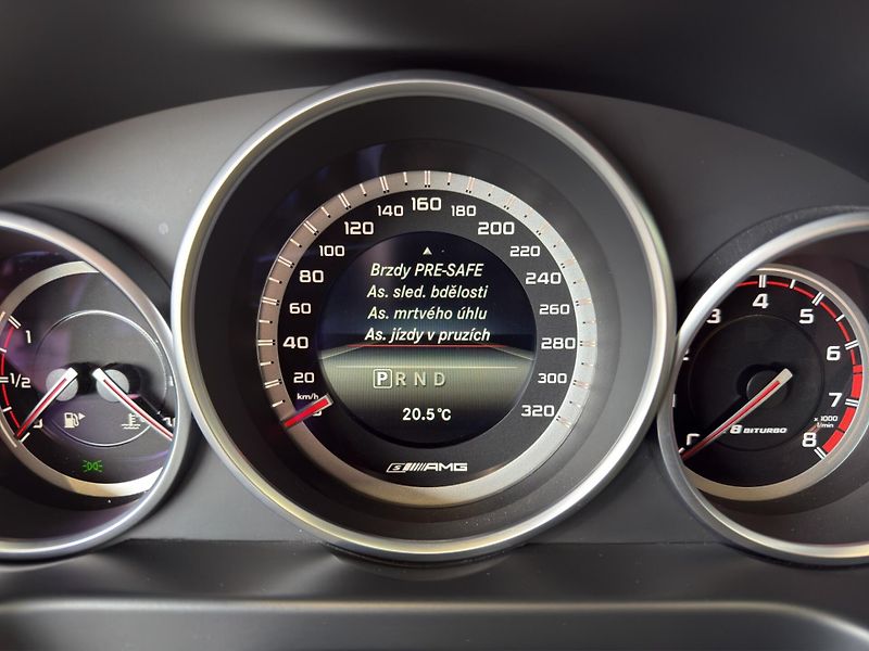Mercedes-Benz Třídy E (2015) Mercedes-AMG E 63 S 4MATIC kom - fotka 14 z 21