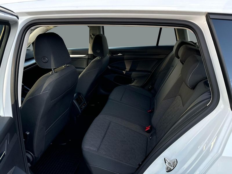 Volkswagen Golf Life 1.5 TSI 110kW Variant - fotka 12 z 20