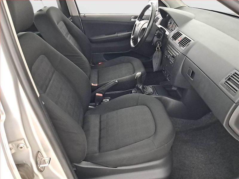 Škoda Fabia (2005) 1.2 12V, nová STK, pěkný stav - fotka 9 z 14