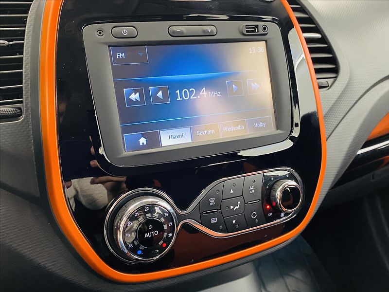 Renault Captur 1,5 dCi 66 kW Navi - fotka 17 z 24