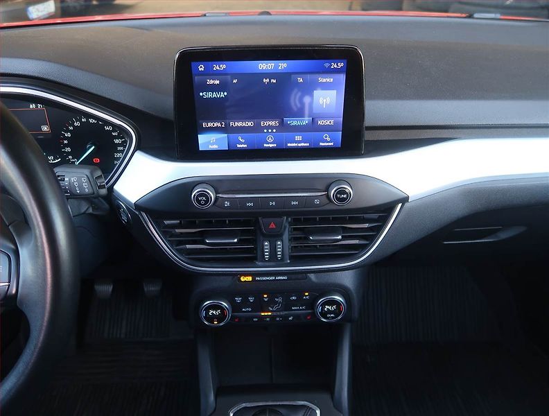Ford Focus (2021) 1.0 EcoBoost, Navi, Tempomat - fotka 12 z 19