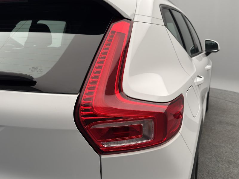 Volvo XC40 D3 MOMENTUM AUT  - fotka 20 z 46