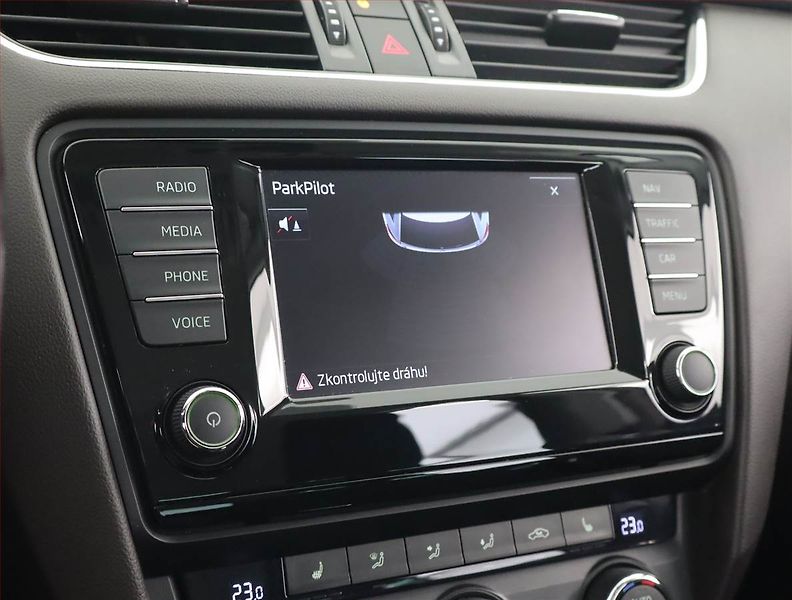 Škoda Octavia (2015) Scout 2.0 TDI, 4X4, Automat - fotka 19 z 21