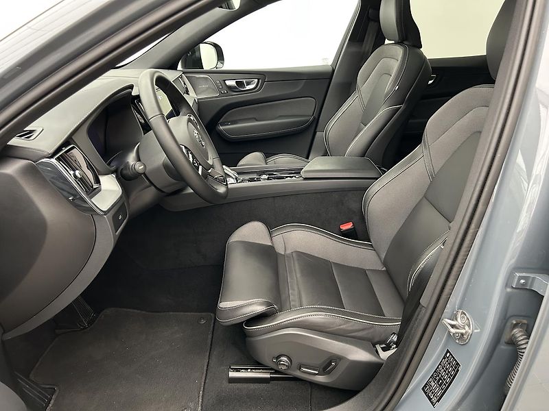 Volvo XC60 2.0 B4 4x4 ULTIMATE - fotka 11 z 31