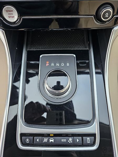 Jaguar XF (2019) 2.0 25D 177kW 2019,VÝHŘEV,KŮŽE - fotka 29 z 50