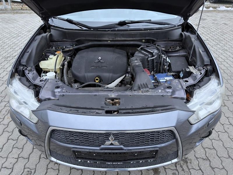 Mitsubishi Outlander 2.2 DI-D 4x4 automat, navigace - fotka 14 z 27