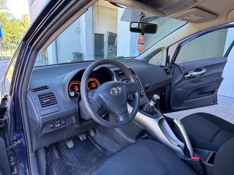 Toyota Auris (2009) 1.4 16V Klima - fotka 15 z 28
