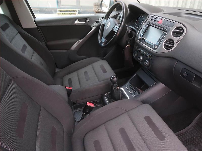 Volkswagen Tiguan (2008) 2.0 TDI, 4X4, Navi, Xenony - fotka 9 z 19