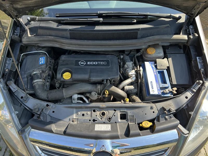 Opel Zafira (2012) - fotka 20 z 21