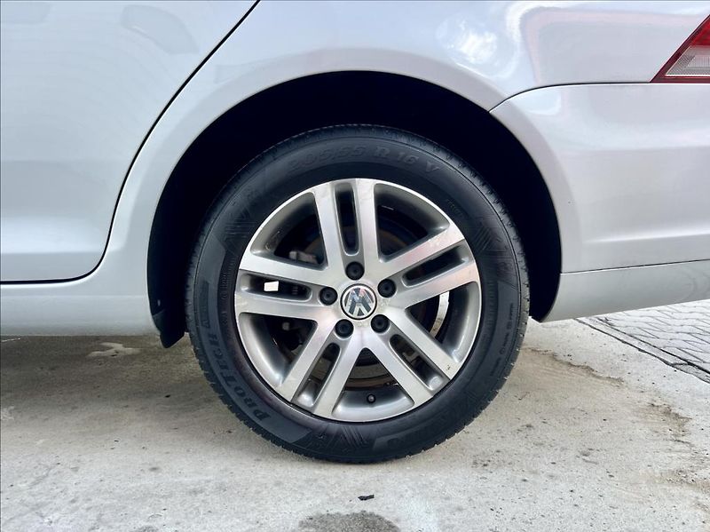 Volkswagen Golf 1,6 TDI  HIGHLINE*DSG*ZÁRUKA - fotka 39 z 40